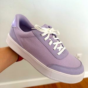 Liliac Kids Kizik Sneaker *brand new* size 5.5